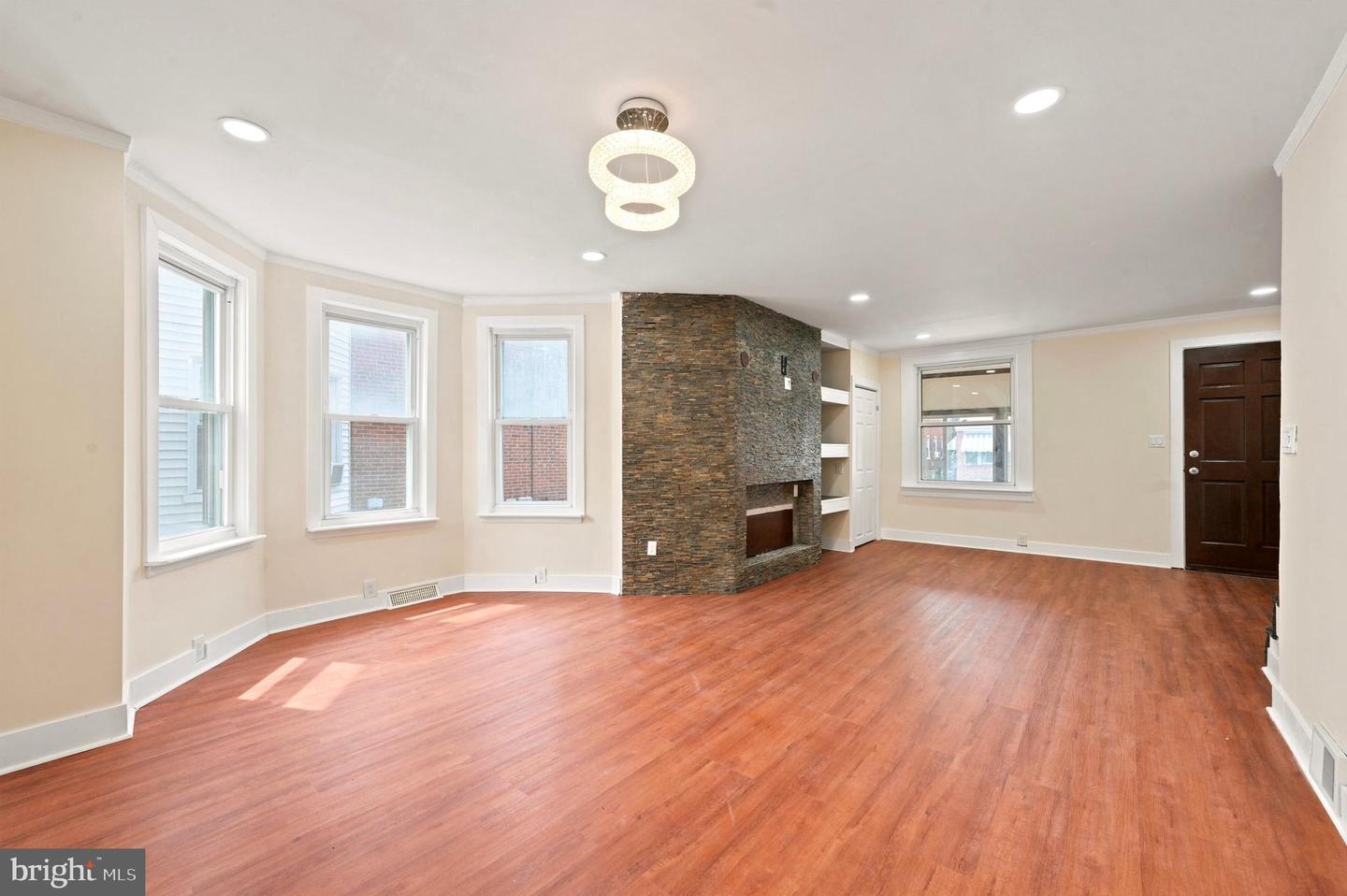 105 Jackson Ave Property Photo 3