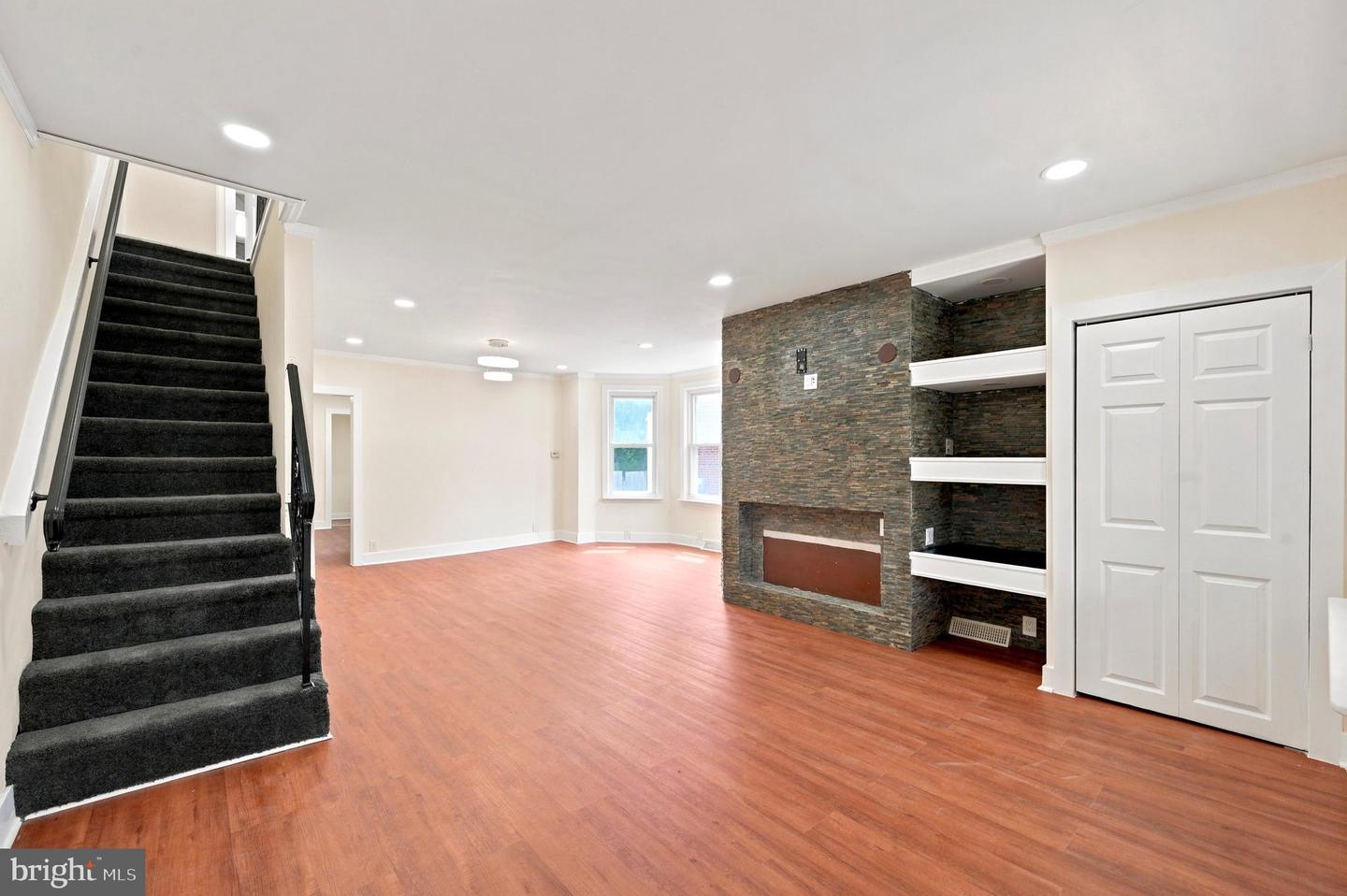 105 Jackson Ave Property Photo 4