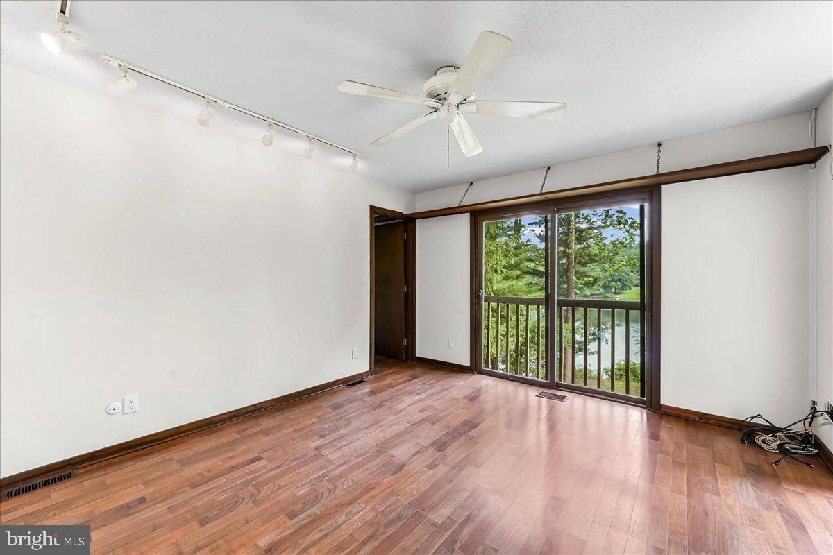 70 Heyburn Rd Property Photo 27