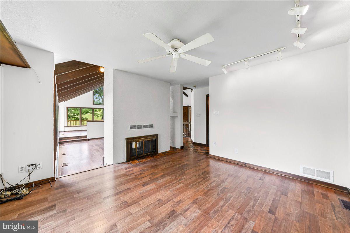 70 Heyburn Rd Property Photo 28