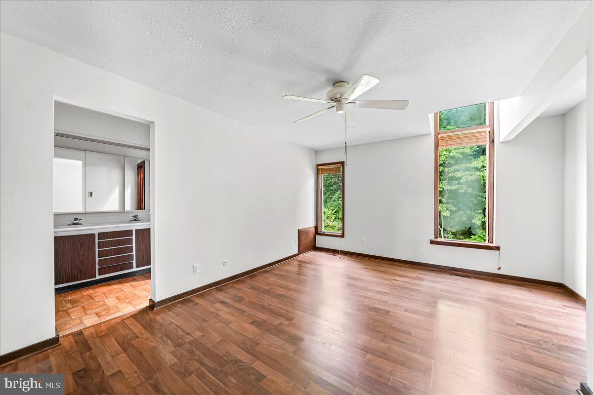 70 Heyburn Rd Property Photo 32