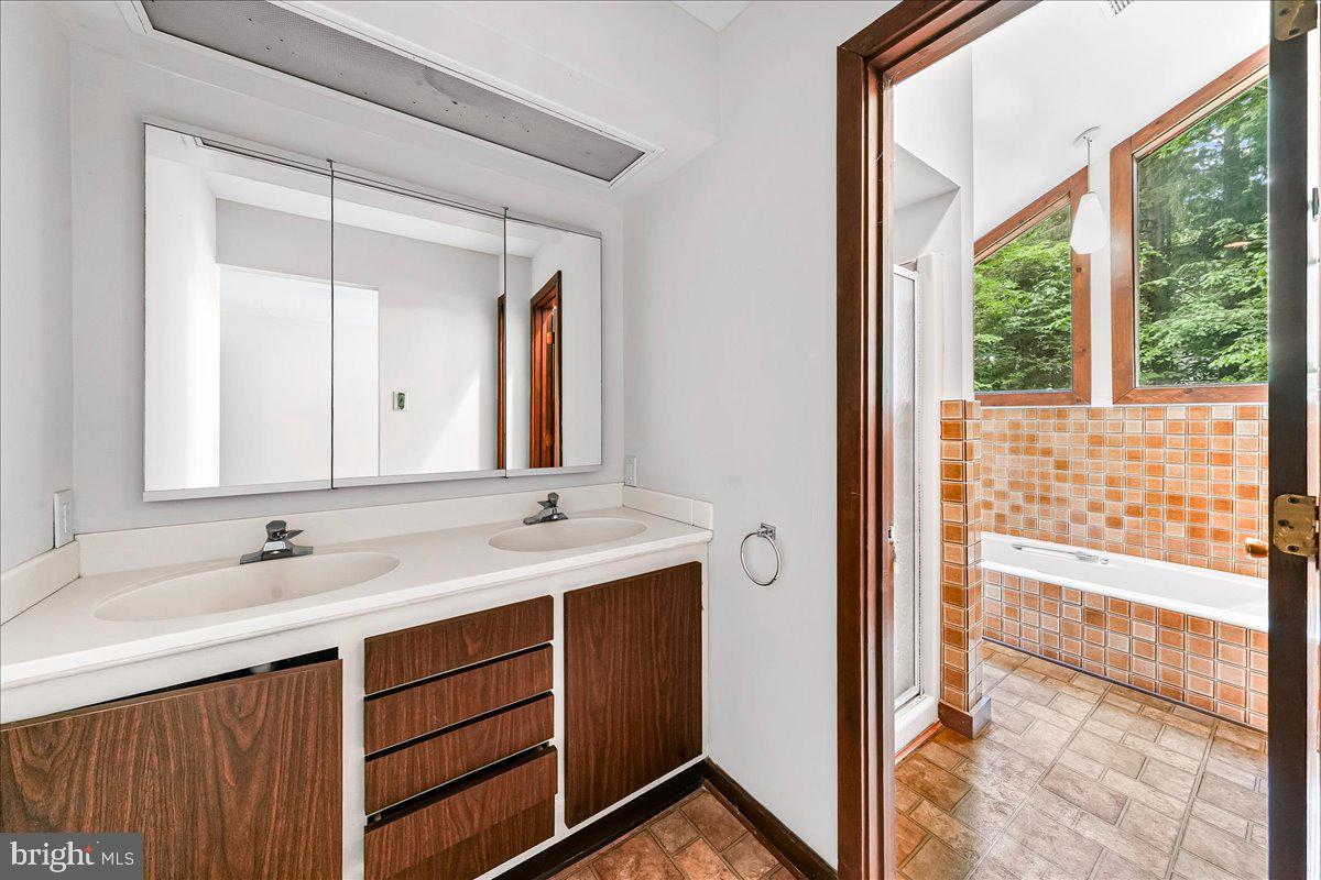 70 Heyburn Rd Property Photo 34