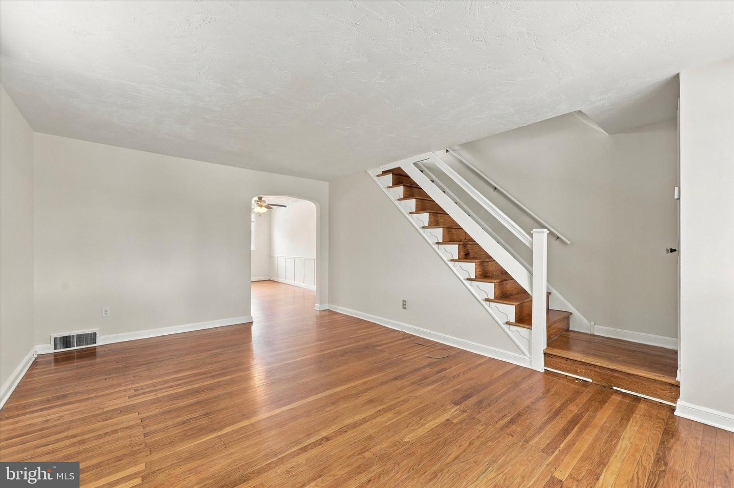 338 S Stratford Rd Property Photo 2