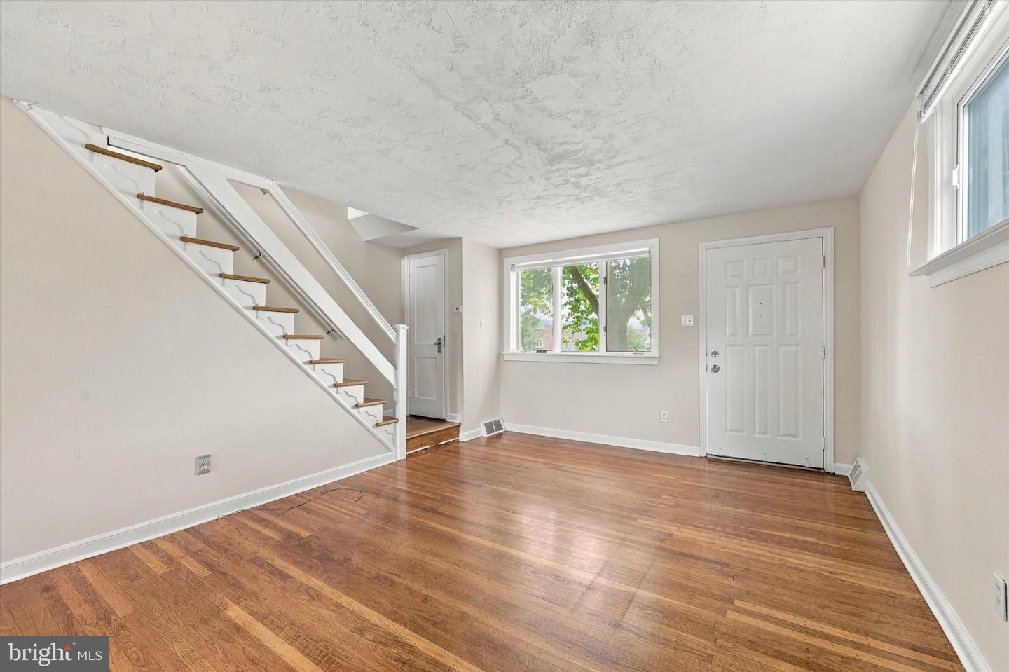 338 S Stratford Rd Property Photo 5