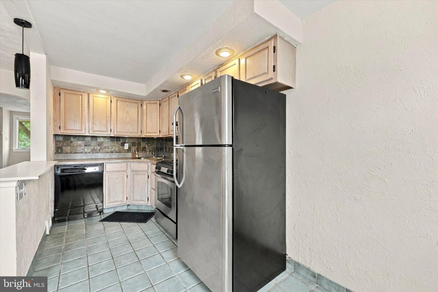 338 S Stratford Rd Property Photo 9