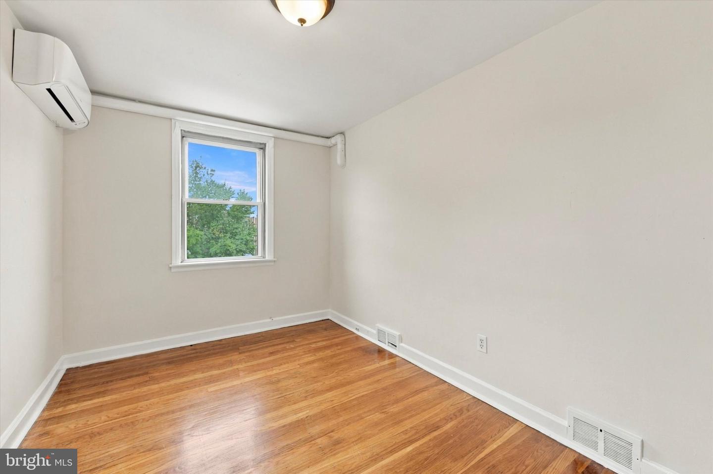 338 S Stratford Rd Property Photo 16