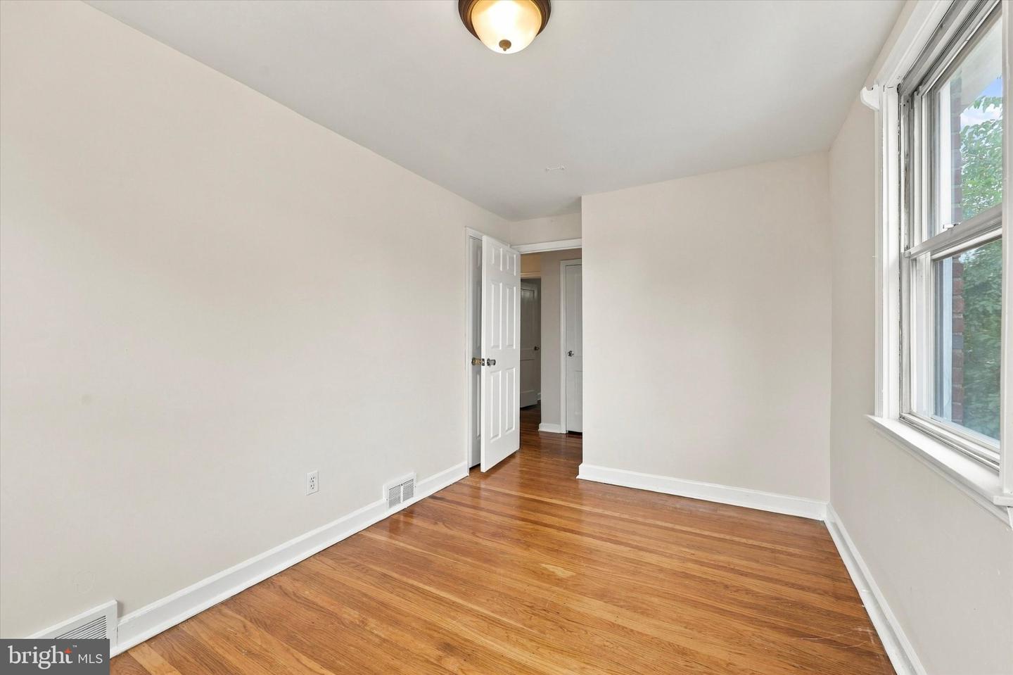 338 S Stratford Rd Property Photo 17