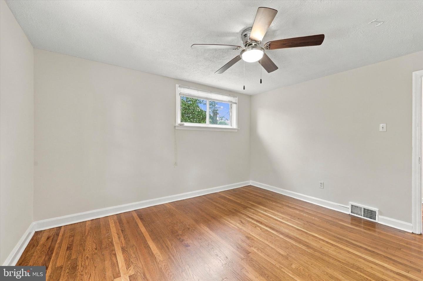 338 S Stratford Rd Property Photo 21