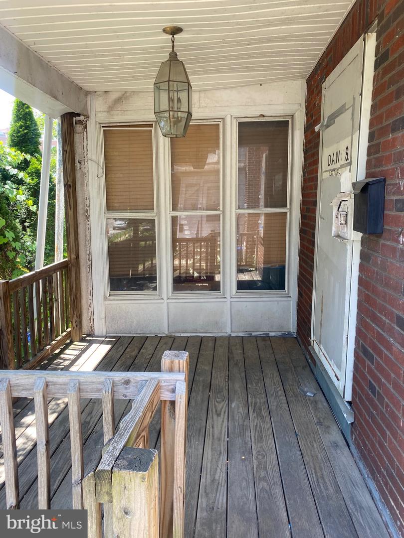 336 W 15th St Property Photo 3