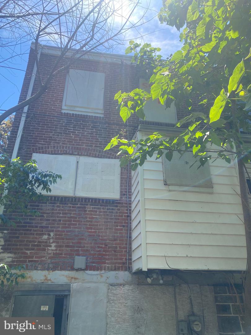 336 W 15th St Property Photo 16
