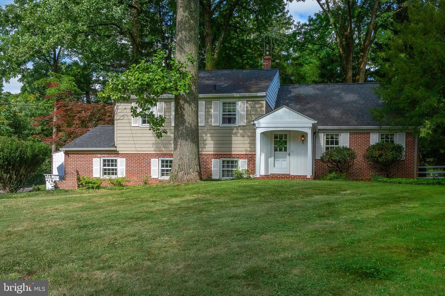 302 Earles Ln Property Photo 1