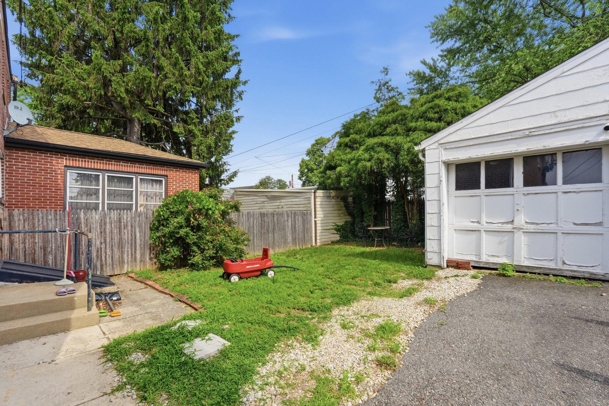 4686 State Rd Property Photo 4