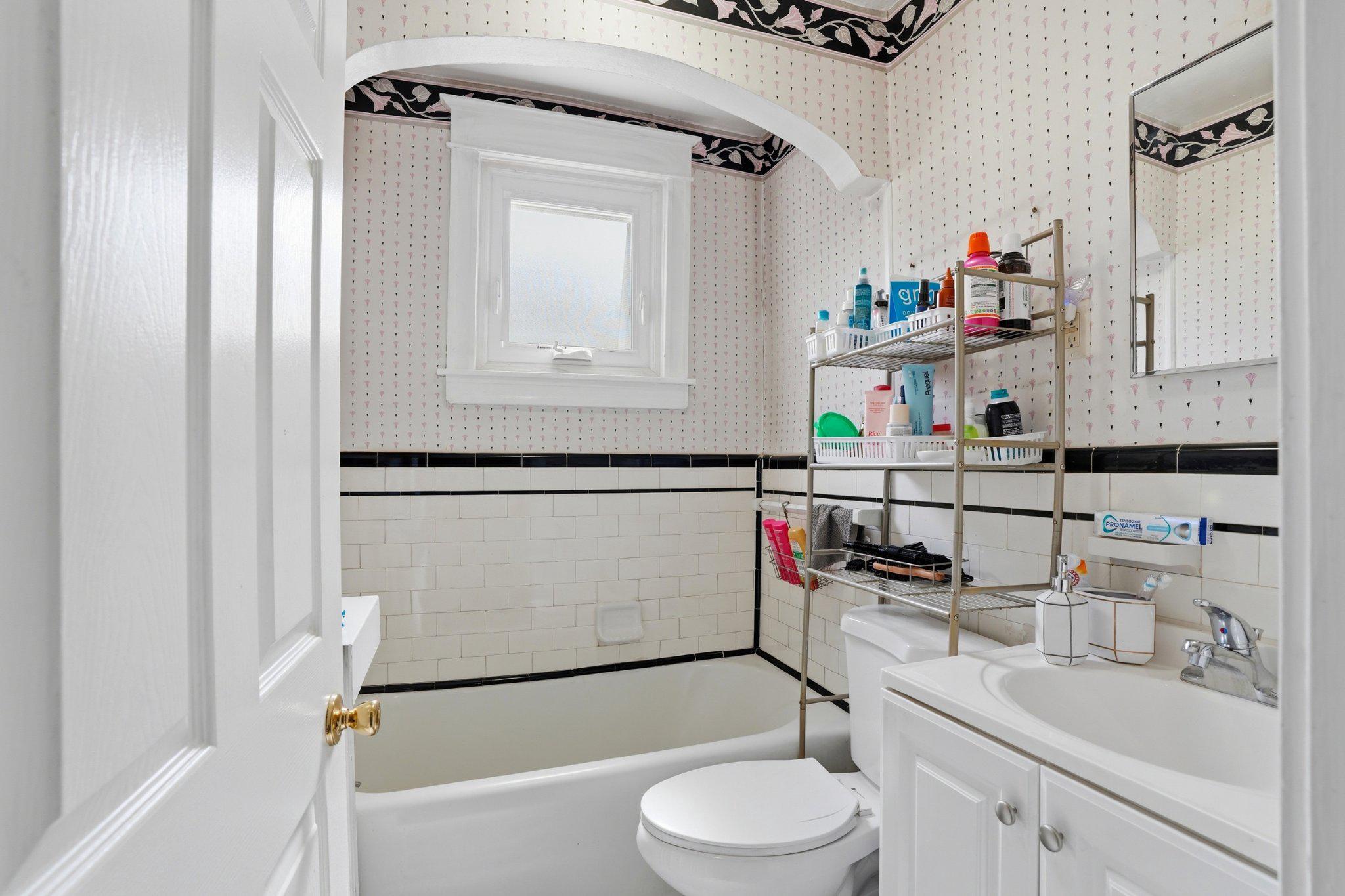 4686 State Rd Property Photo 14