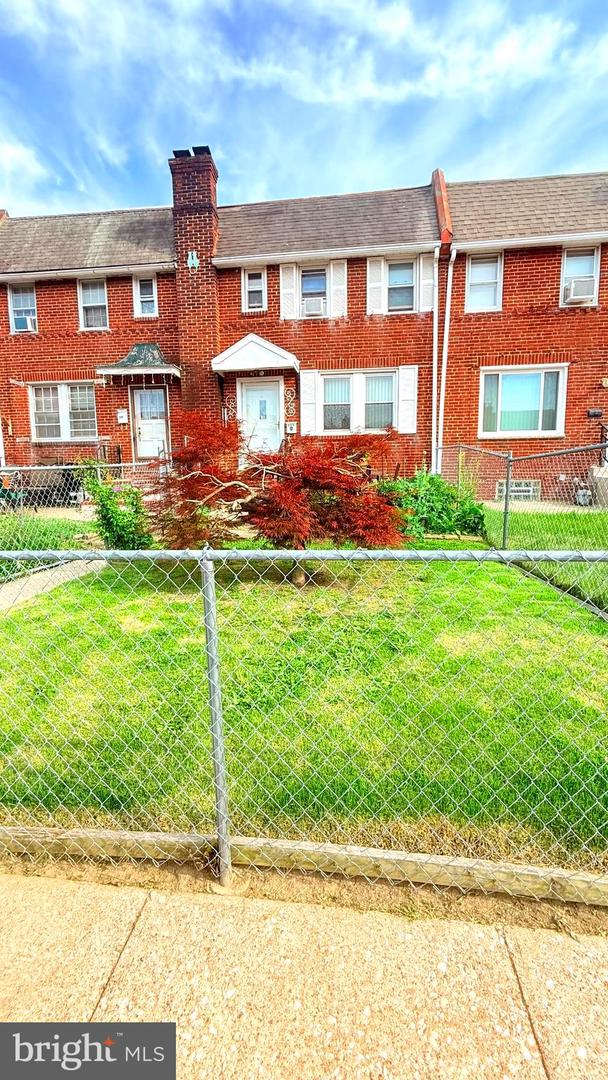 238 WYNNEWOOD AVE Property Photo 1