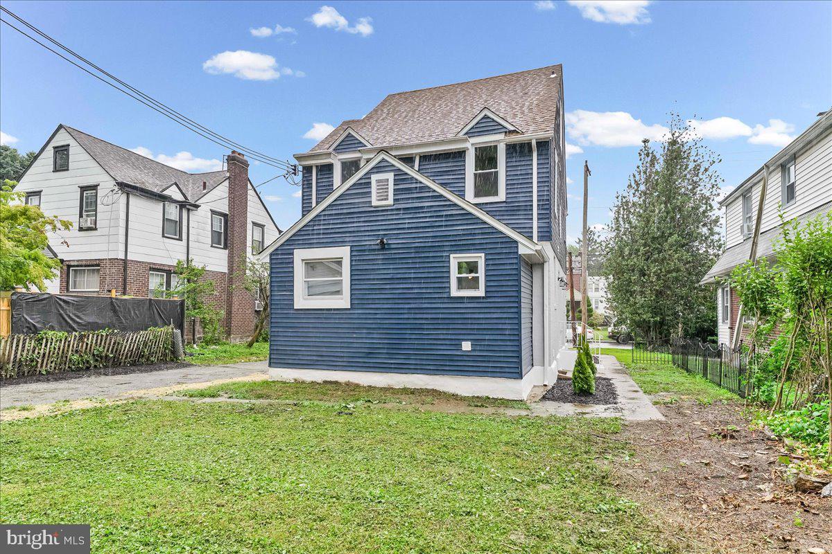 912 Myra Ave Property Photo 3