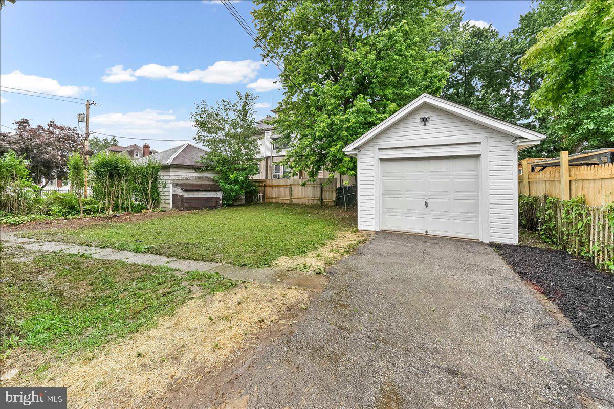 912 Myra Ave Property Photo 4