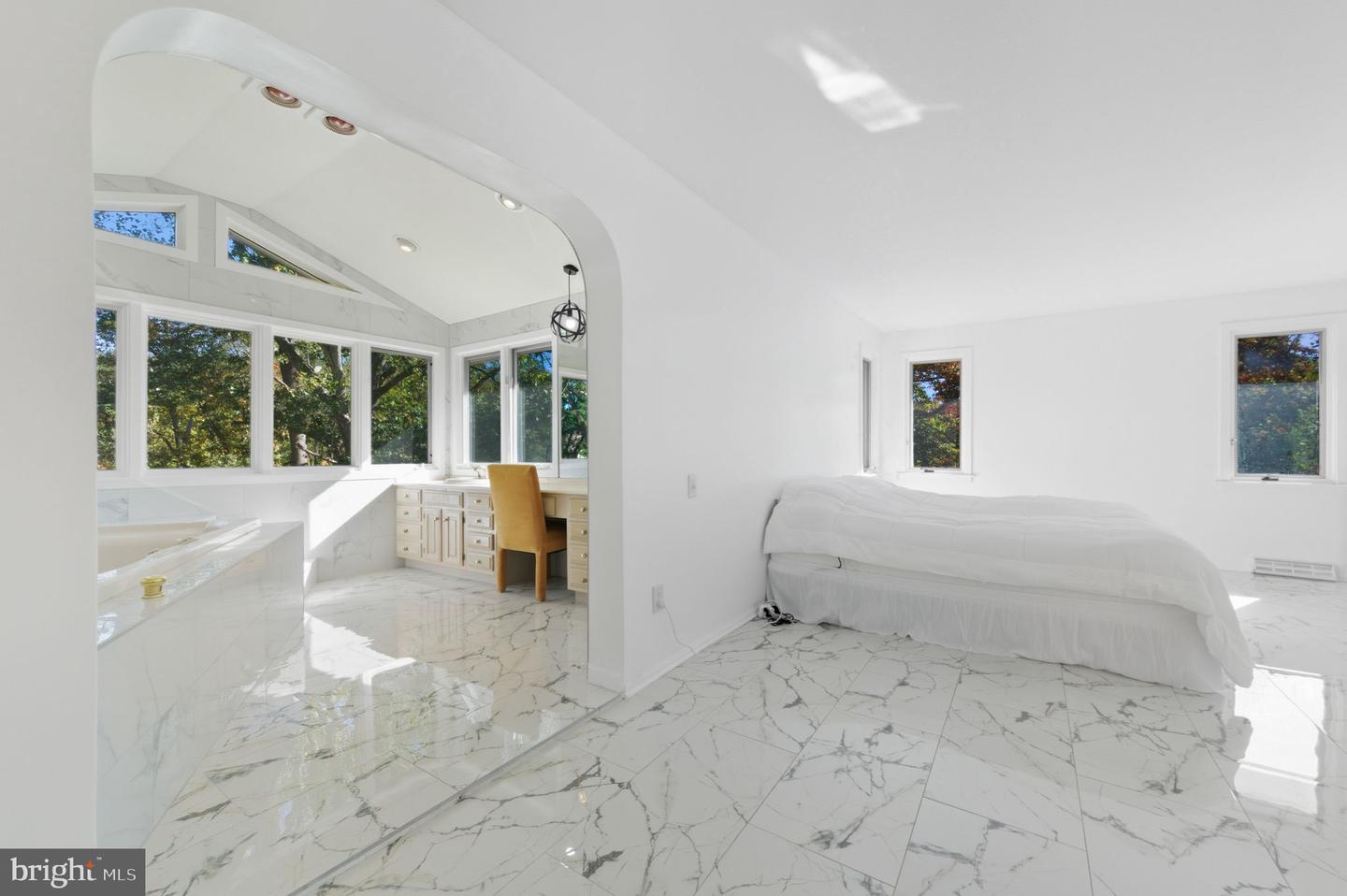 6 Southview Path Property Photo 44