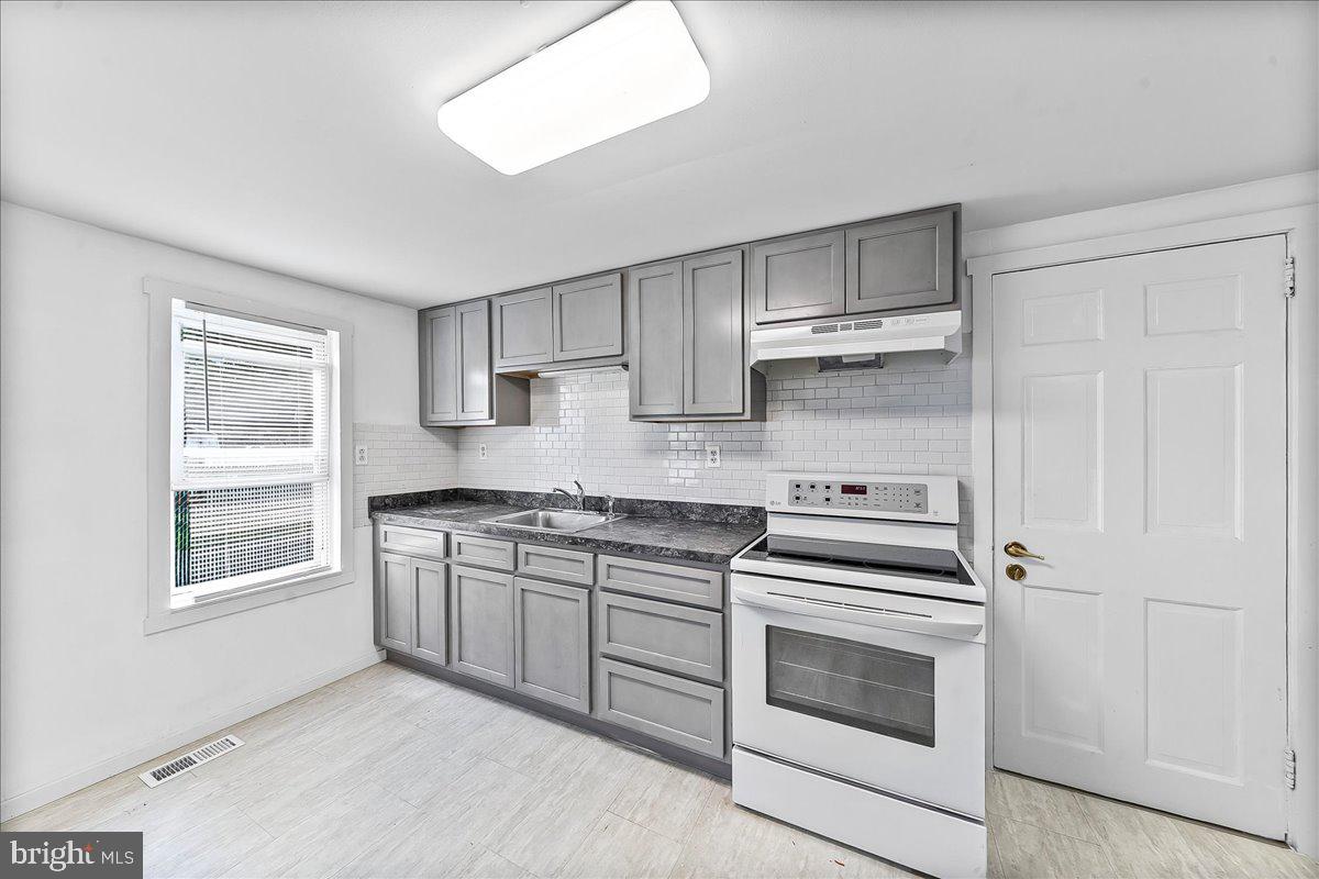 1242 Chestnut St Property Photo 13