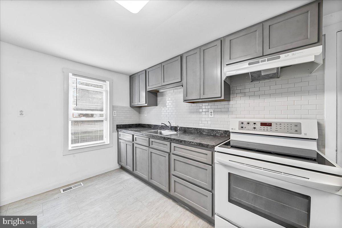1242 Chestnut St Property Photo 14