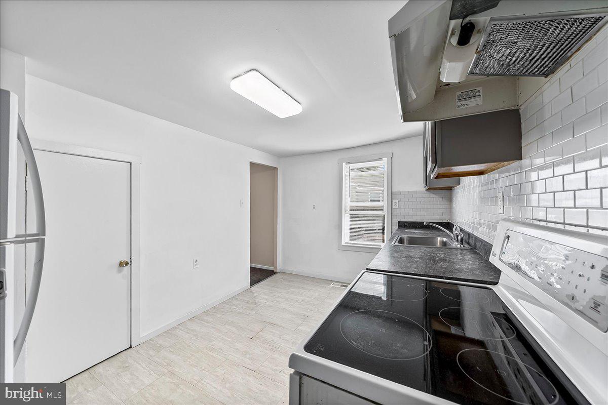 1242 Chestnut St Property Photo 16