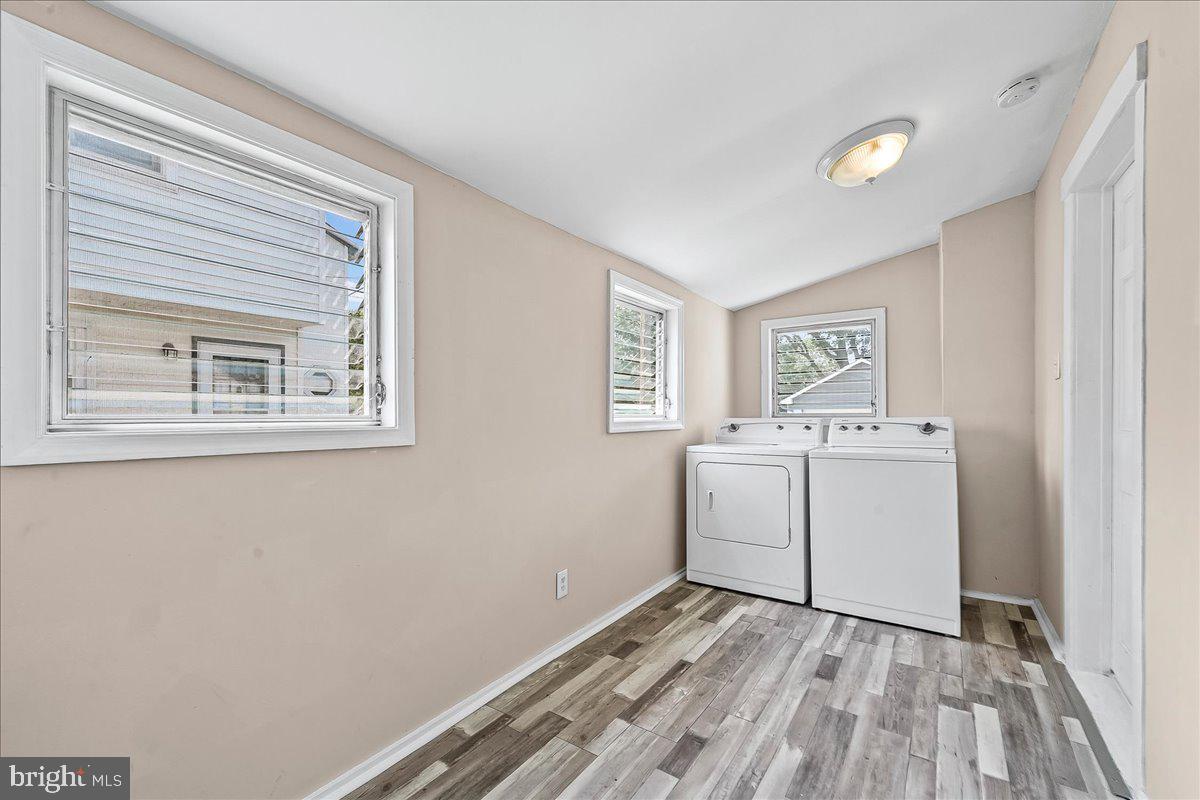 1242 Chestnut St Property Photo 17