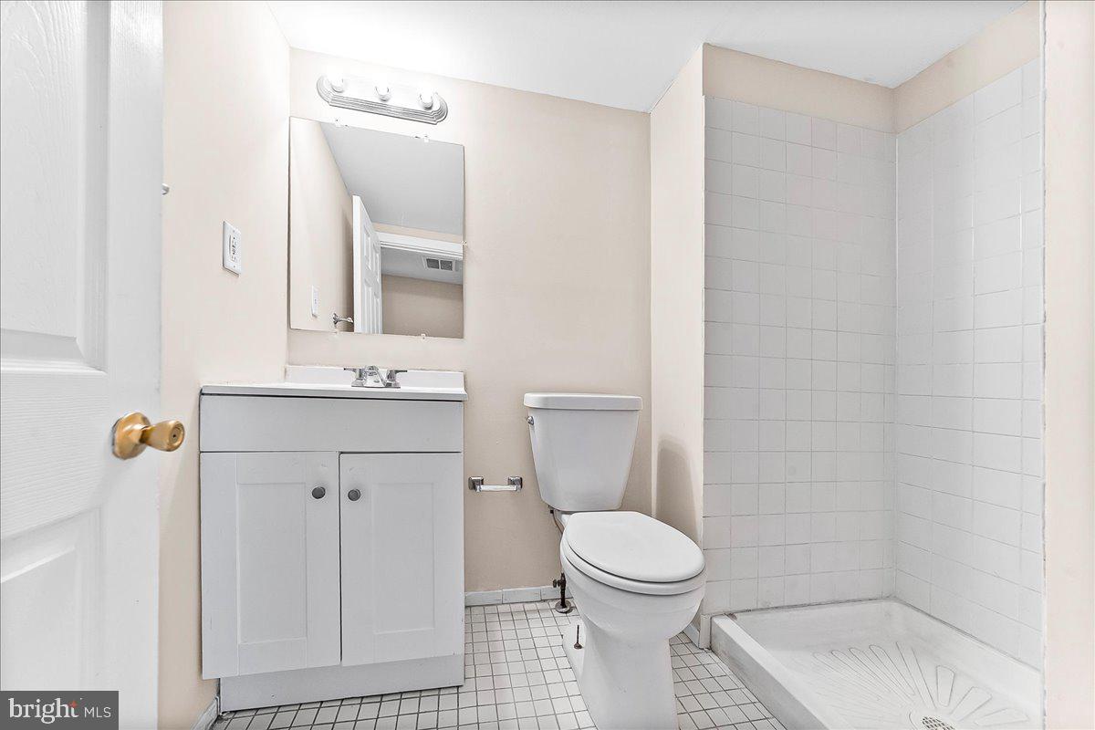 1242 Chestnut St Property Photo 25
