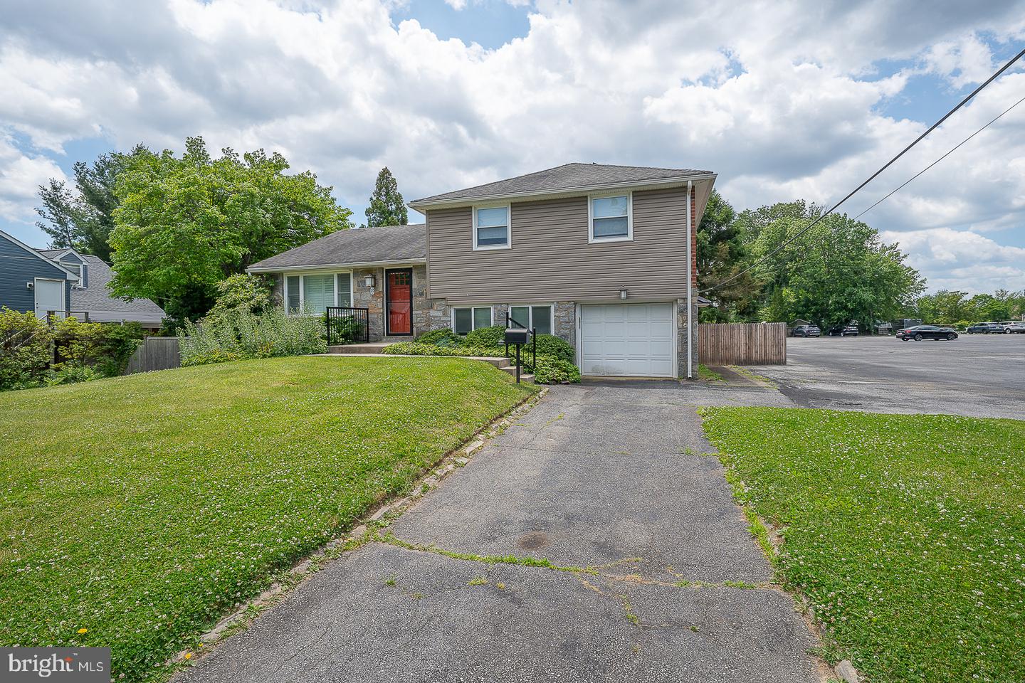 20 Fairview Rd Property Photo 2