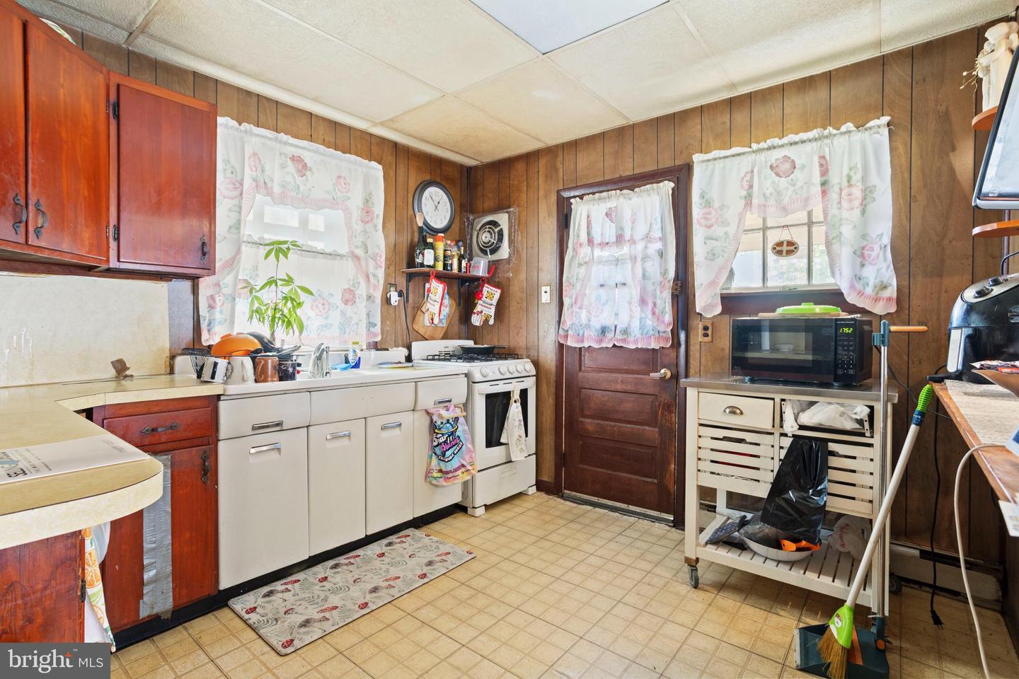 1427 Elmwood Ave Property Photo 6