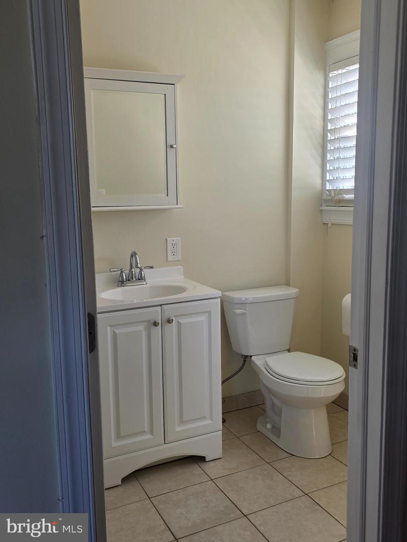 233 Garfield Ave ## 5 Property Photo 8