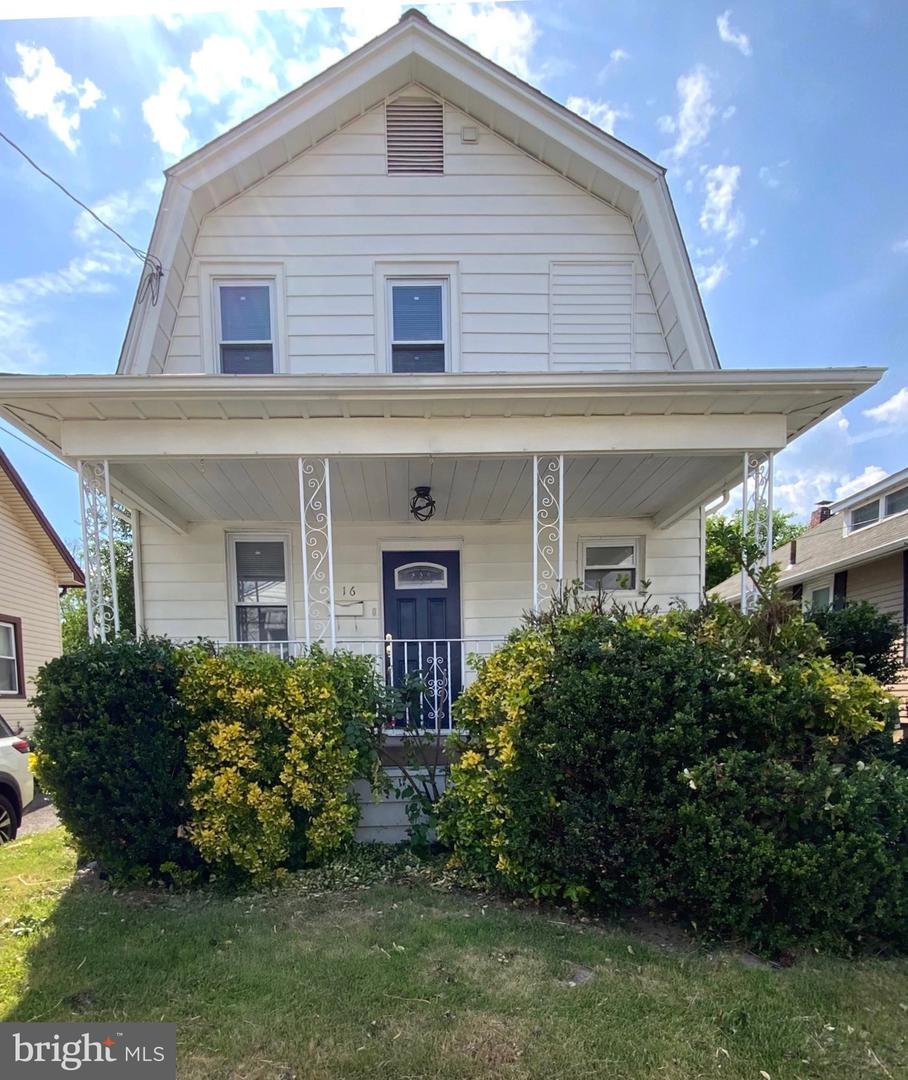 16 W ROLAND RD Property Photo 1