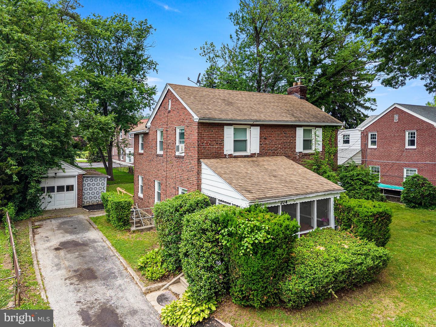 204 N Woodlawn Ave Property Photo 1