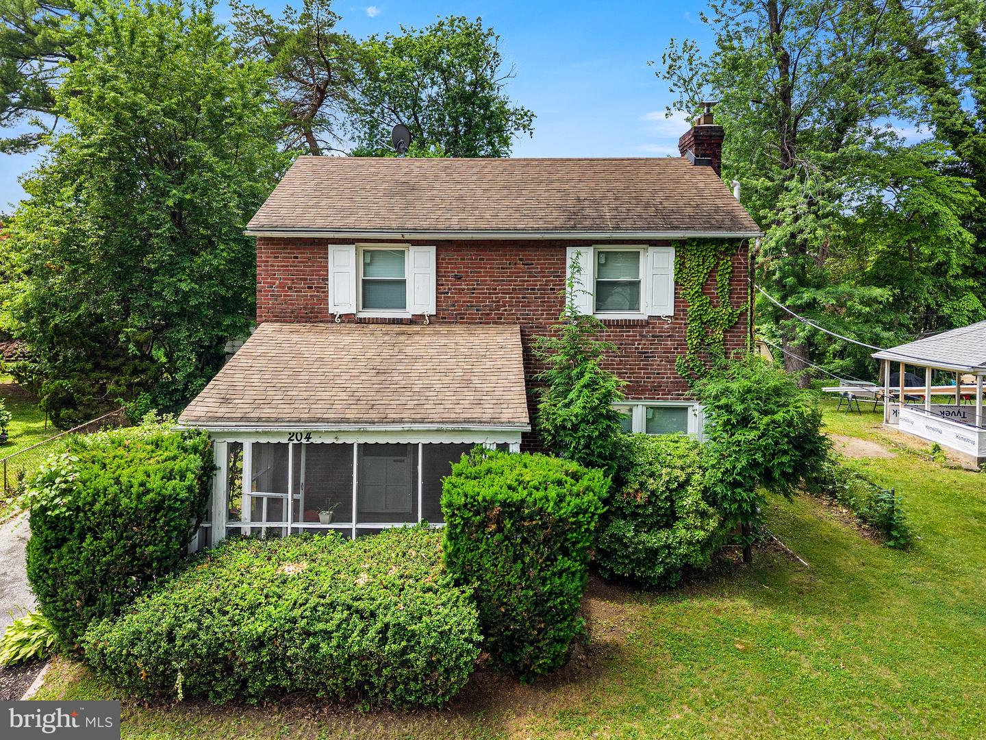 204 N Woodlawn Ave Property Photo 2