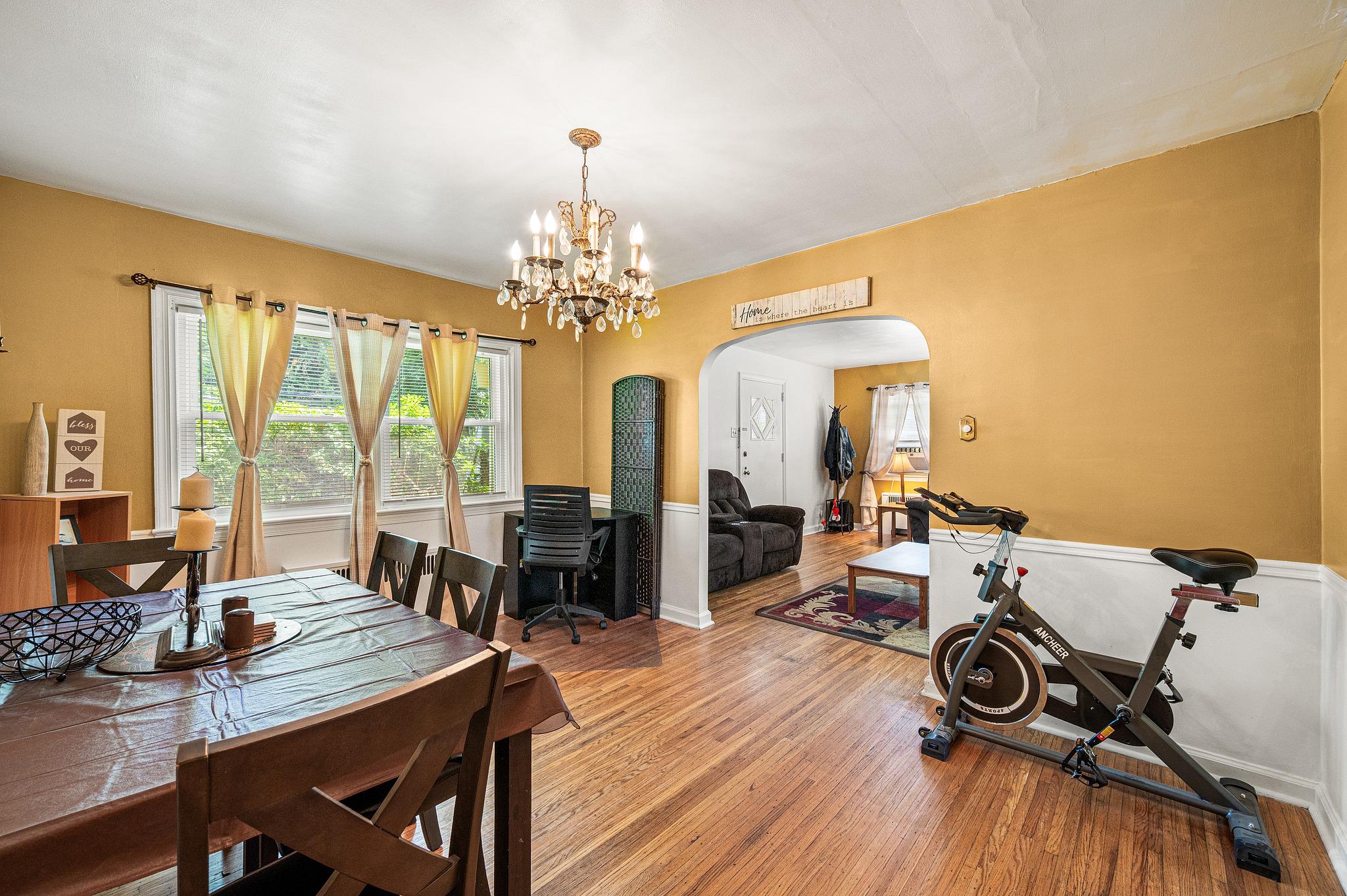 204 N Woodlawn Ave Property Photo 8