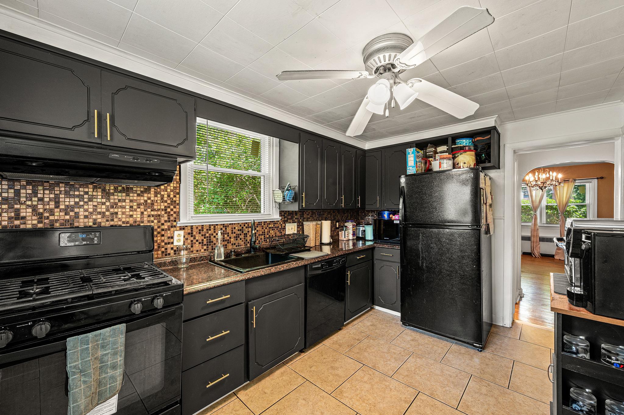 204 N Woodlawn Ave Property Photo 10