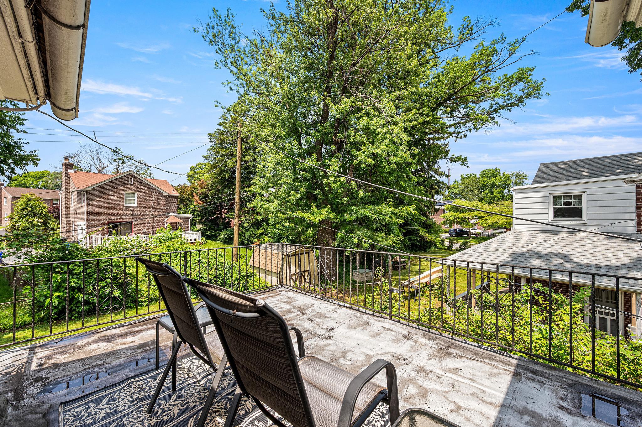 204 N Woodlawn Ave Property Photo 19