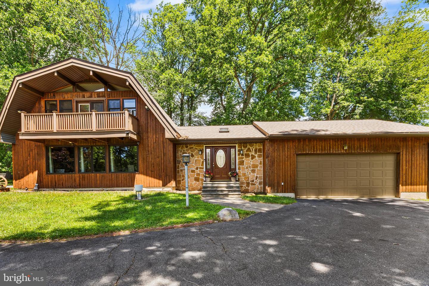 2 Fox Run Property Photo 3