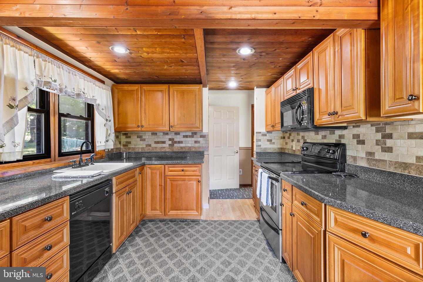 2 Fox Run Property Photo 10