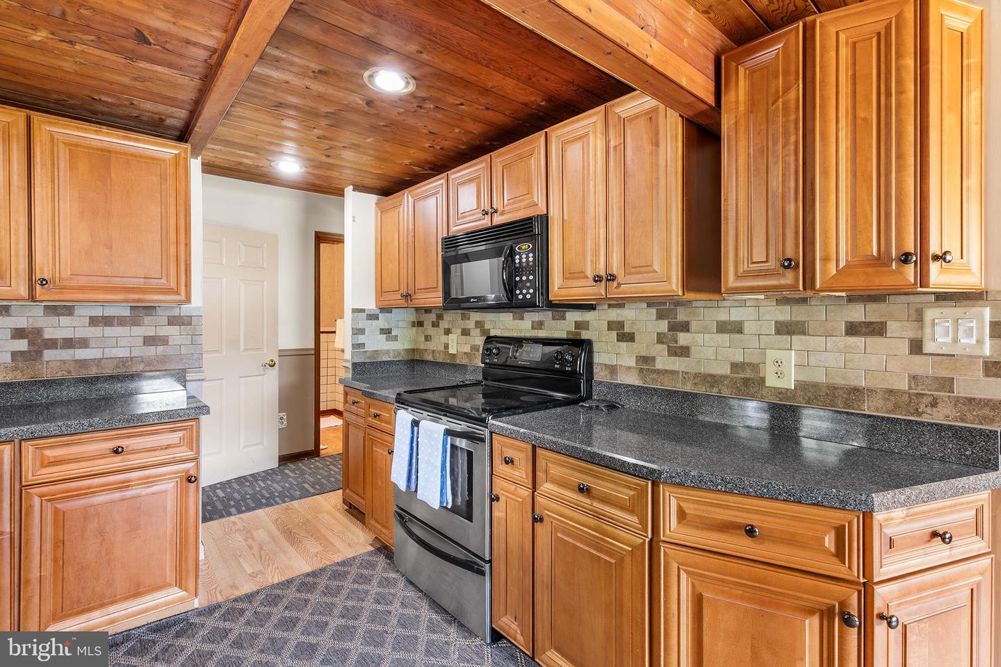 2 Fox Run Property Photo 12