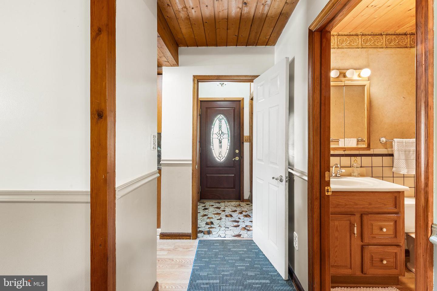 2 Fox Run Property Photo 15