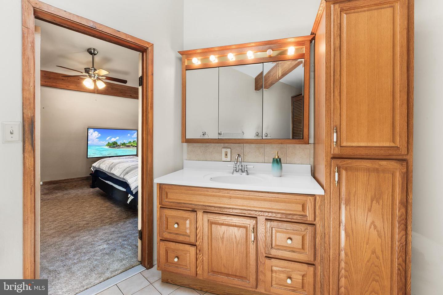 2 Fox Run Property Photo 23