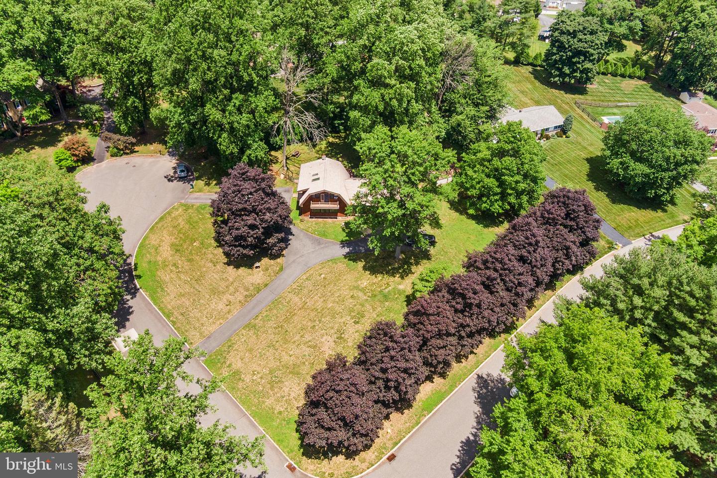 2 Fox Run Property Photo 38