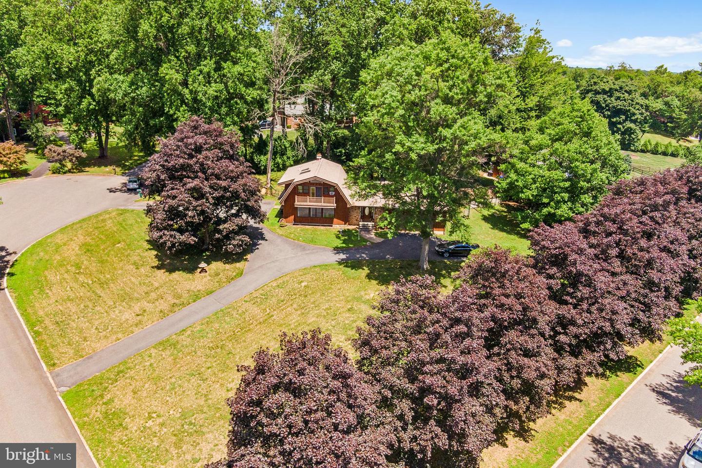2 Fox Run Property Photo 46