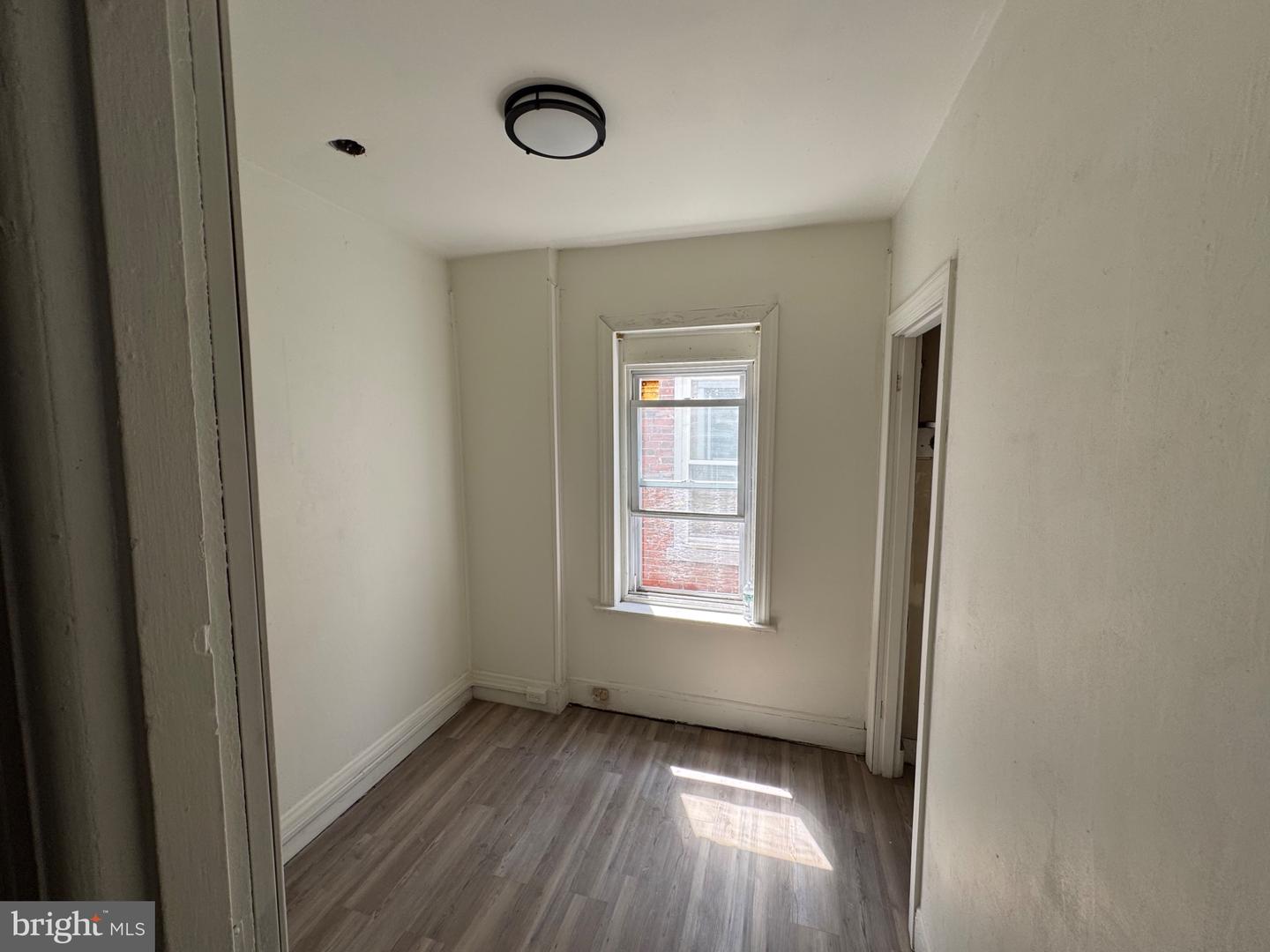 1012 W 8th St Property Photo 2
