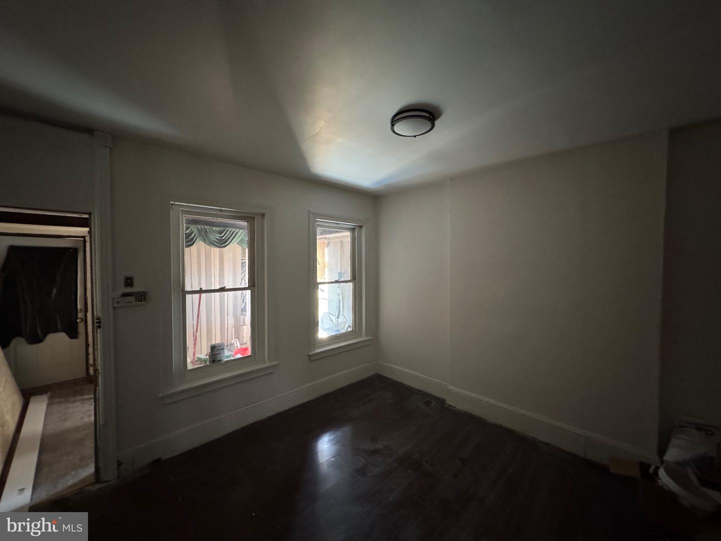 1012 W 8th St Property Photo 6