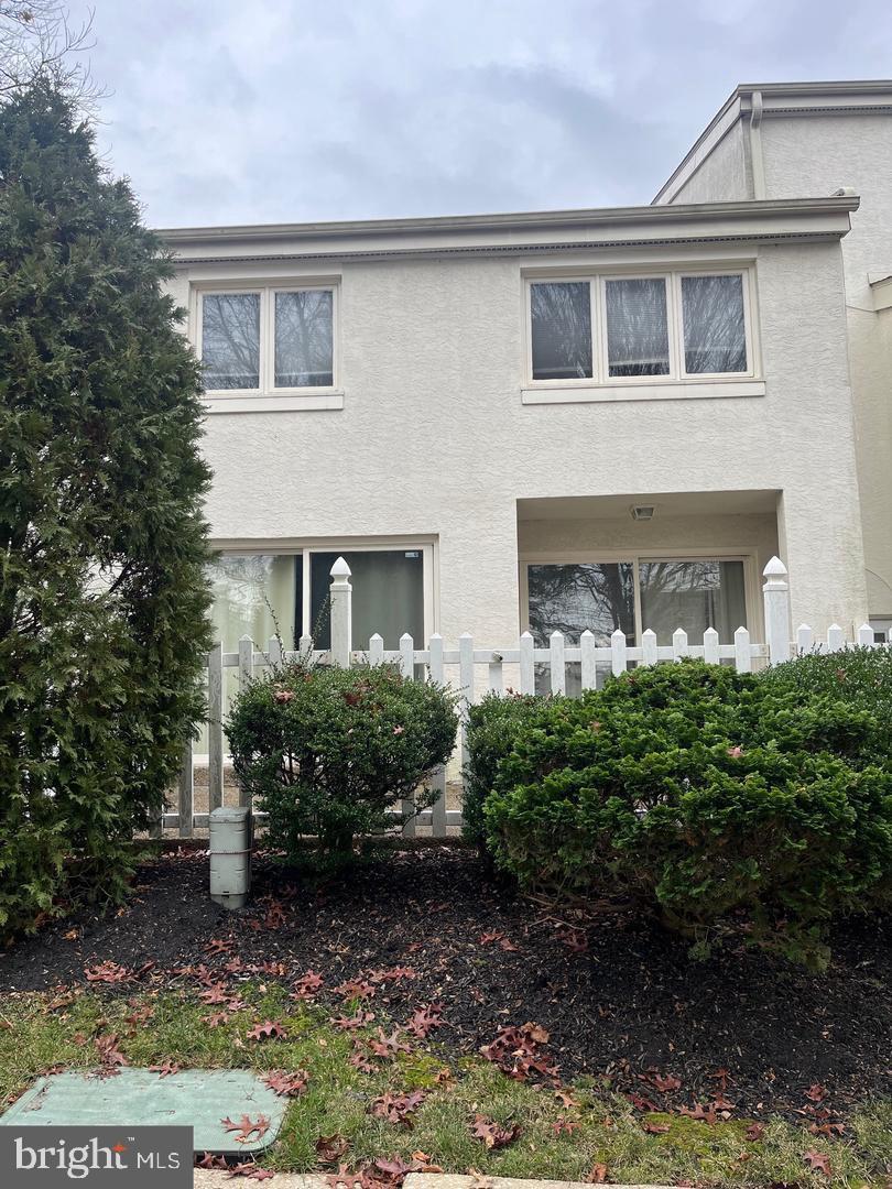 105 MONTROSE AVE Property Photo 1