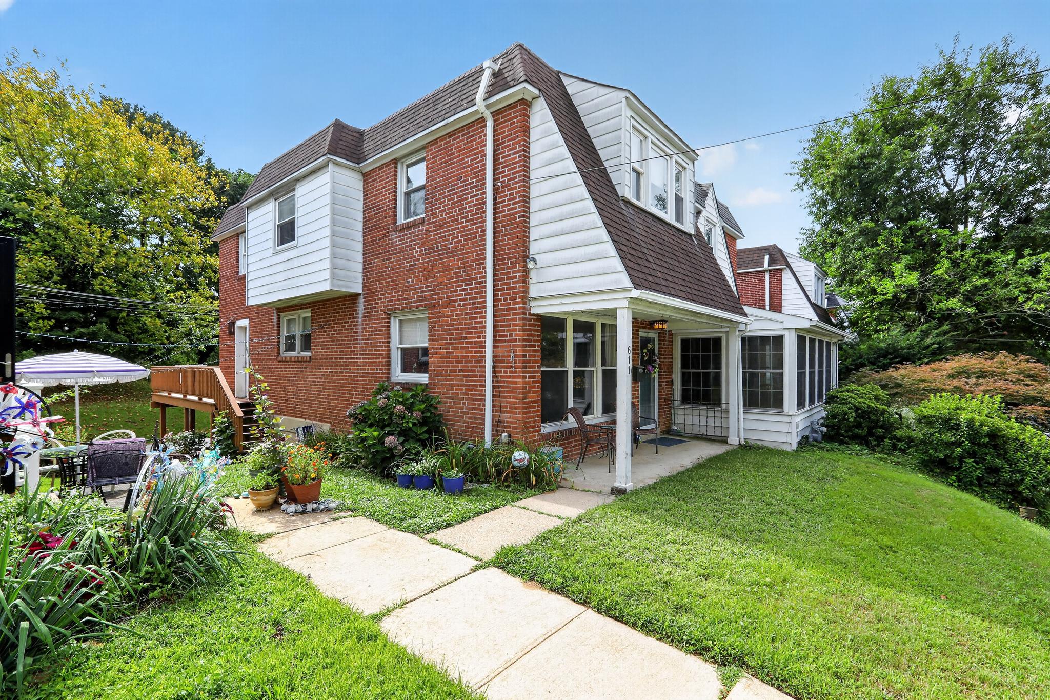 611 N Jackson St Property Photo 1