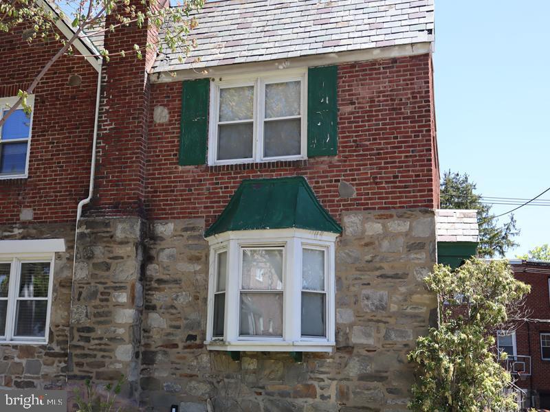 323 N MAPLE AVE Property Photo 1