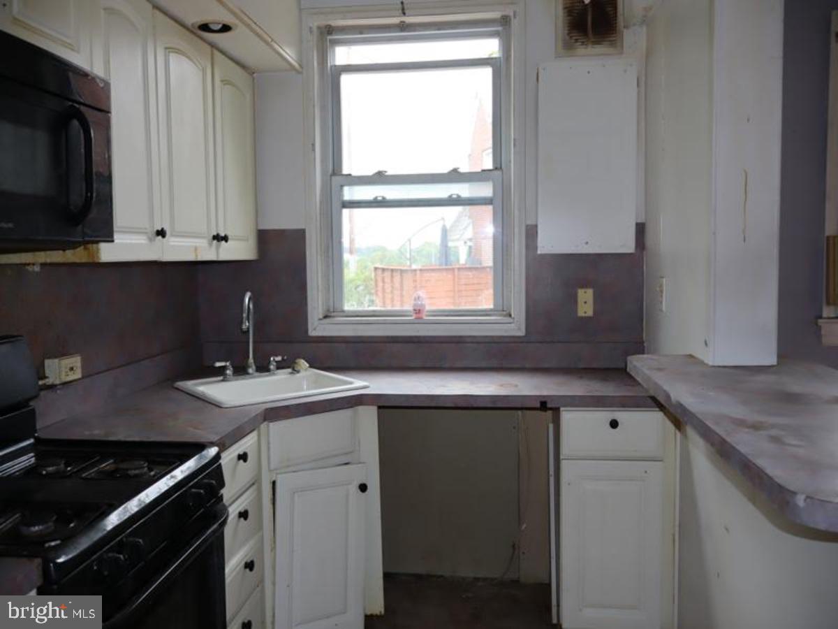 323 N Maple Ave Property Photo 9