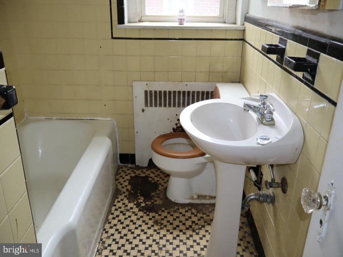 323 N Maple Ave Property Photo 11