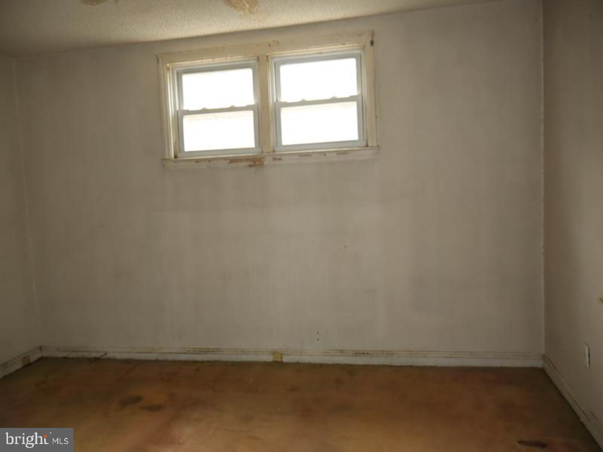 323 N Maple Ave Property Photo 12